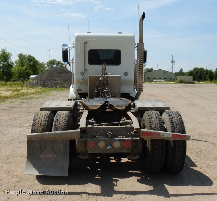 image for item MF9668 2016 Kenworth T800  semi truck