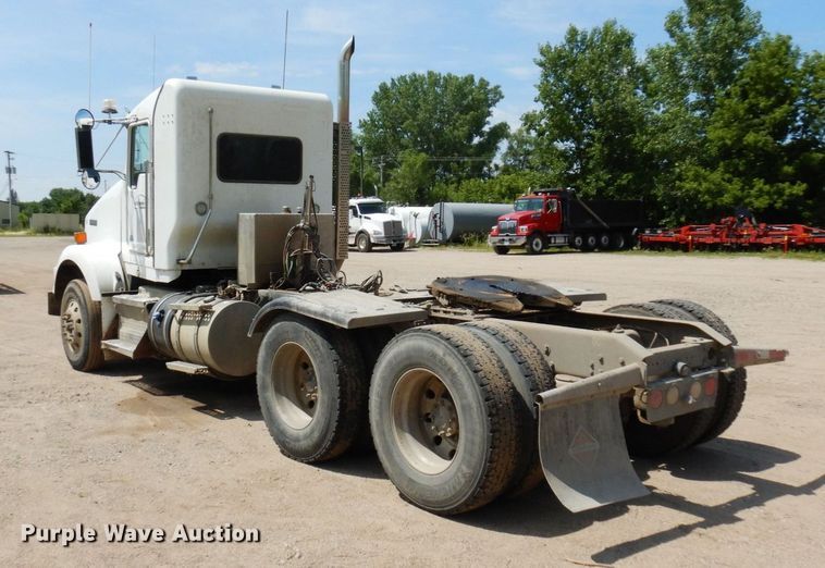 image for item MF9668 2016 Kenworth T800  semi truck