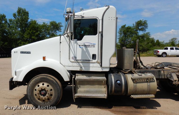 image for item MF9668 2016 Kenworth T800  semi truck