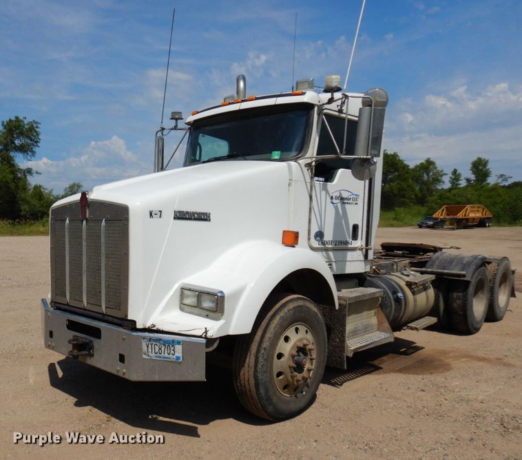 image for item MF9668 2016 Kenworth T800  semi truck