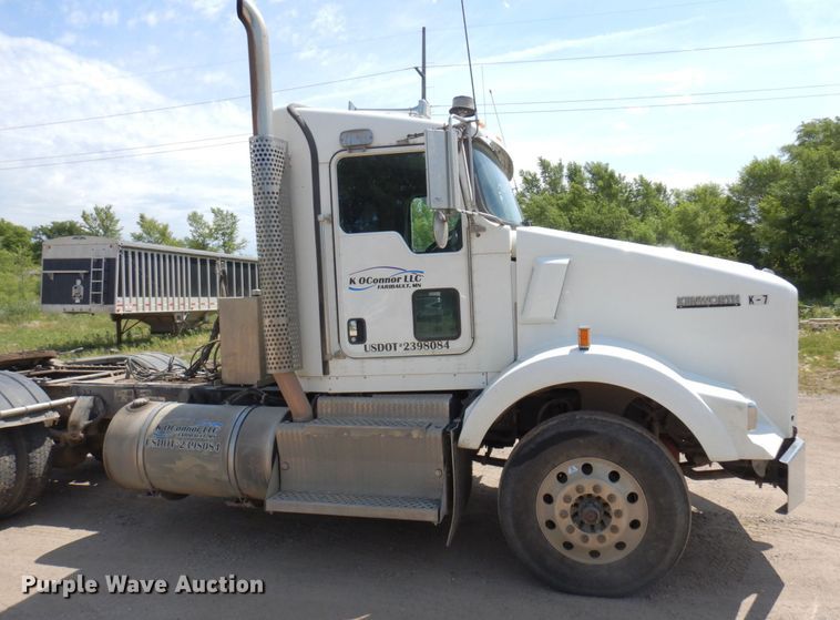image for item MF9668 2016 Kenworth T800  semi truck