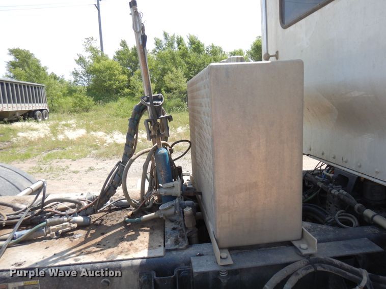 image for item MF9668 2016 Kenworth T800  semi truck