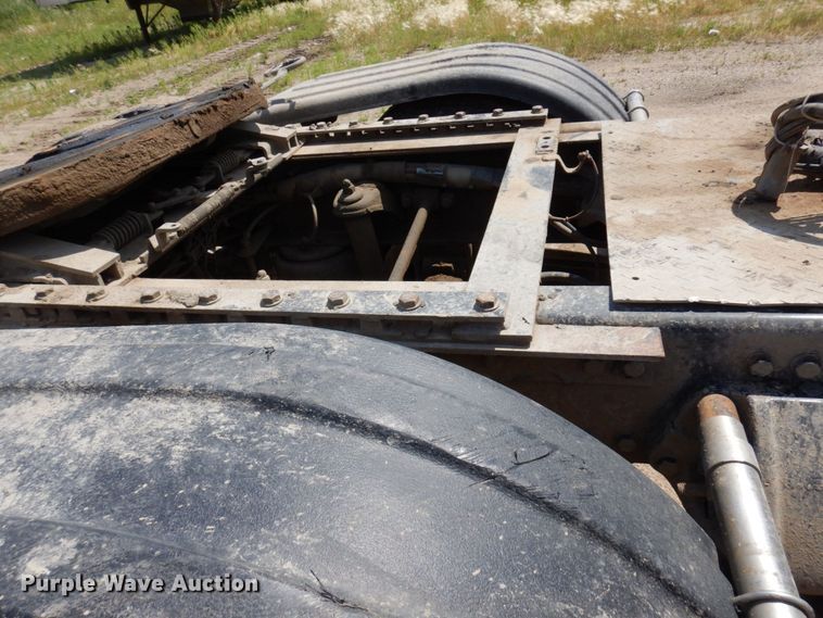 image for item MF9668 2016 Kenworth T800  semi truck