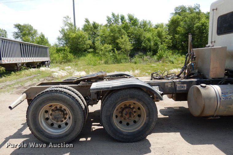 image for item MF9668 2016 Kenworth T800  semi truck