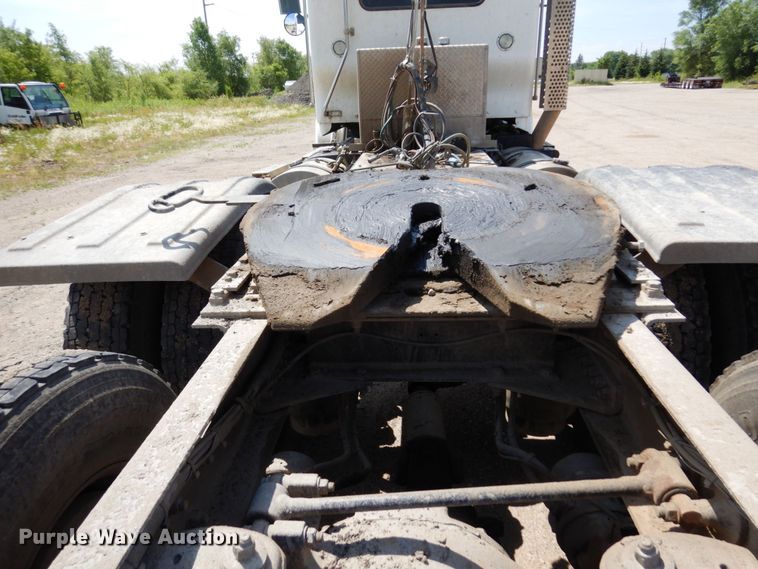 image for item MF9668 2016 Kenworth T800  semi truck