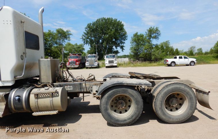 image for item MF9668 2016 Kenworth T800  semi truck