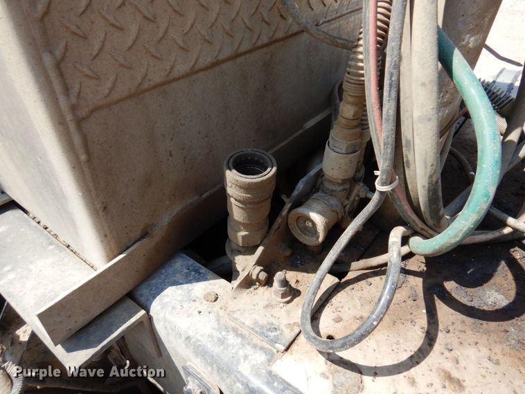 image for item MF9668 2016 Kenworth T800  semi truck