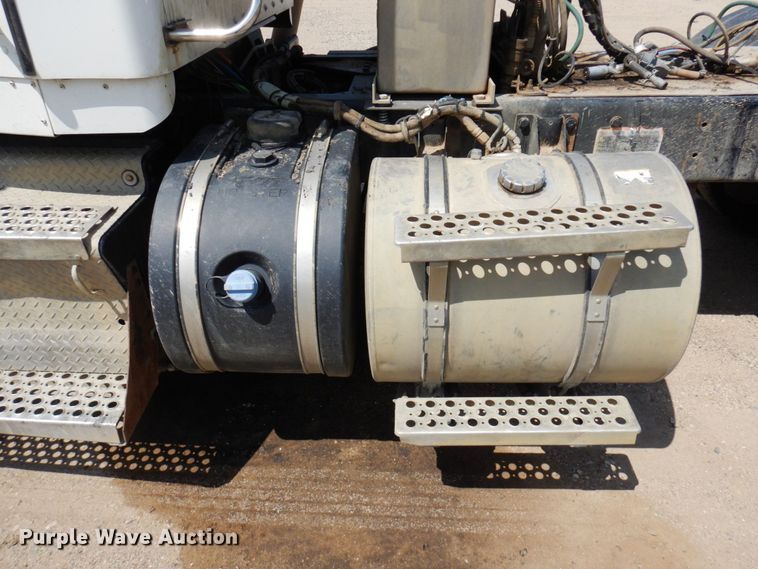 image for item MF9668 2016 Kenworth T800  semi truck