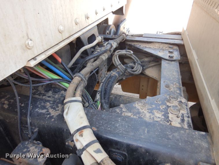 image for item MF9668 2016 Kenworth T800  semi truck