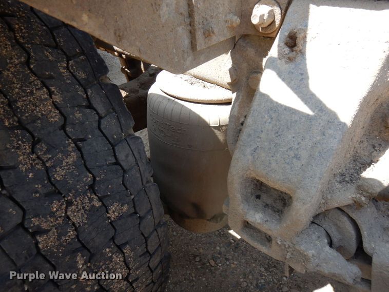 image for item MF9668 2016 Kenworth T800  semi truck