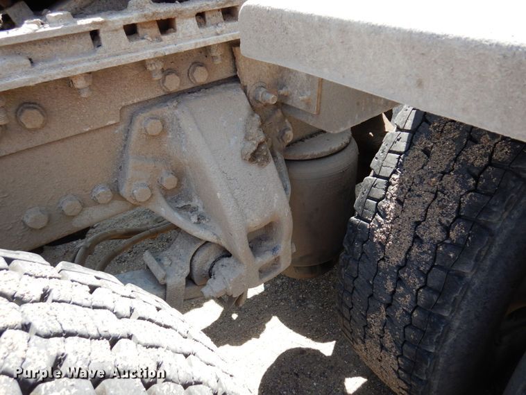 image for item MF9668 2016 Kenworth T800  semi truck