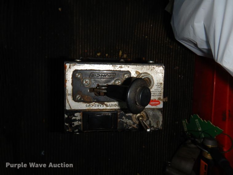 image for item MF9668 2016 Kenworth T800  semi truck