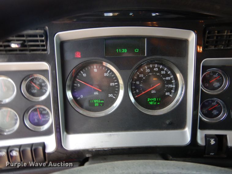 image for item MF9668 2016 Kenworth T800  semi truck