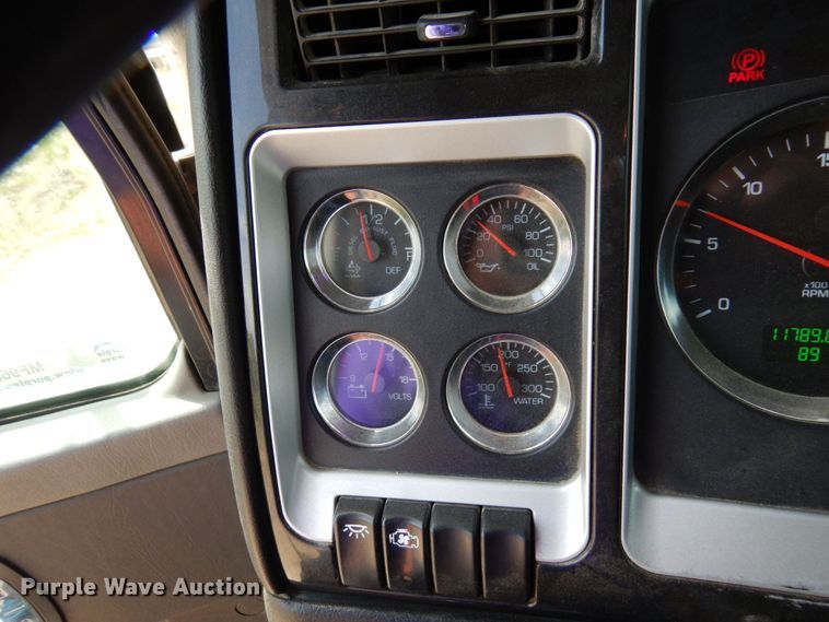 image for item MF9668 2016 Kenworth T800  semi truck