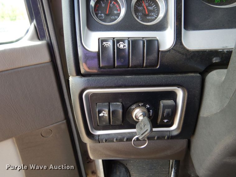 image for item MF9668 2016 Kenworth T800  semi truck