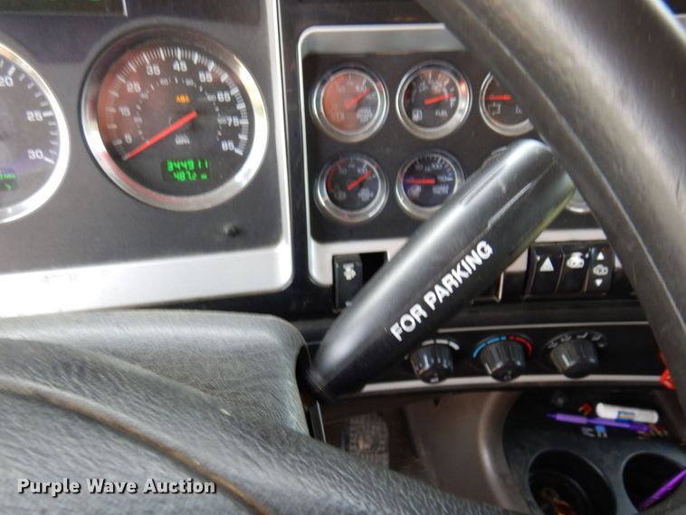 image for item MF9668 2016 Kenworth T800  semi truck