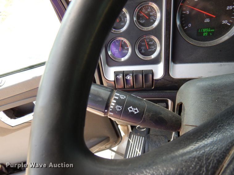 image for item MF9668 2016 Kenworth T800  semi truck