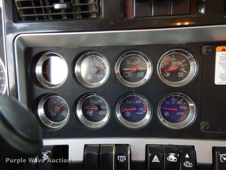 image for item MF9668 2016 Kenworth T800  semi truck