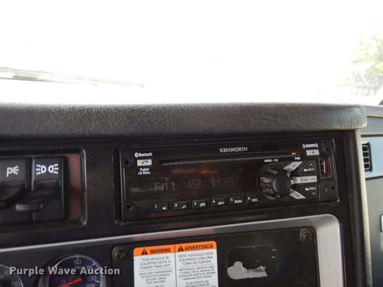 image for item MF9668 2016 Kenworth T800  semi truck