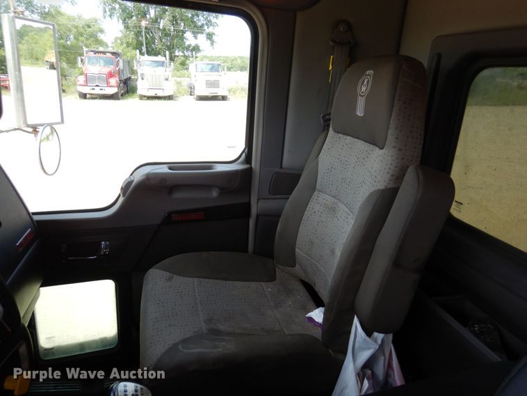 image for item MF9668 2016 Kenworth T800  semi truck