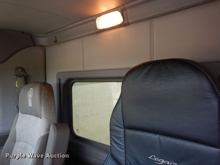 image for item MF9668 2016 Kenworth T800  semi truck