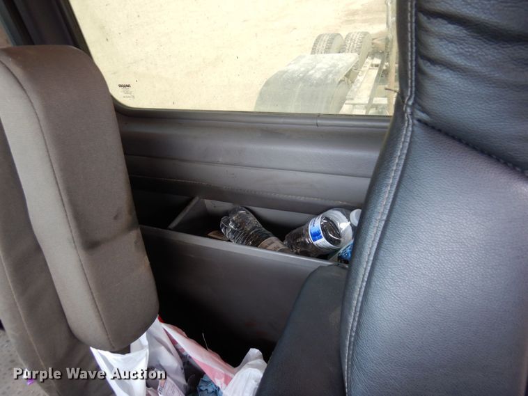 image for item MF9668 2016 Kenworth T800  semi truck