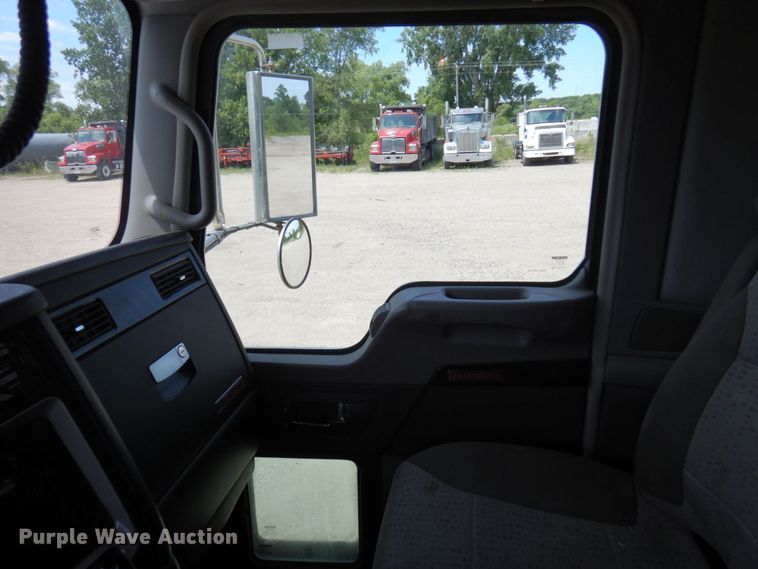 image for item MF9668 2016 Kenworth T800  semi truck