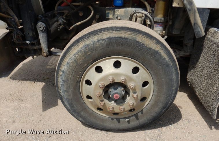 image for item MF9668 2016 Kenworth T800  semi truck