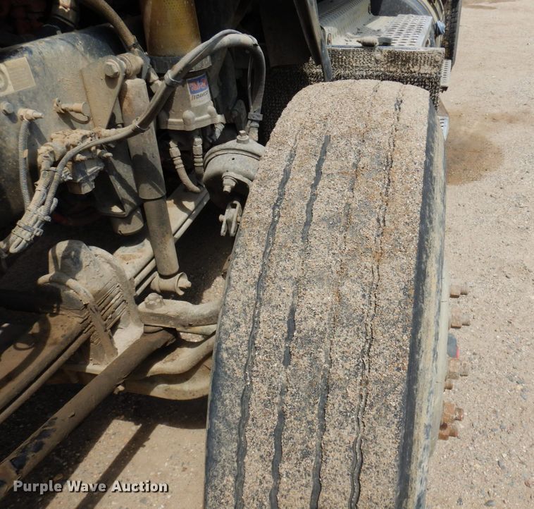 image for item MF9668 2016 Kenworth T800  semi truck