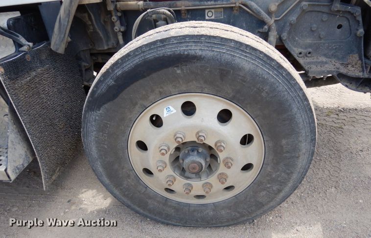 image for item MF9668 2016 Kenworth T800  semi truck