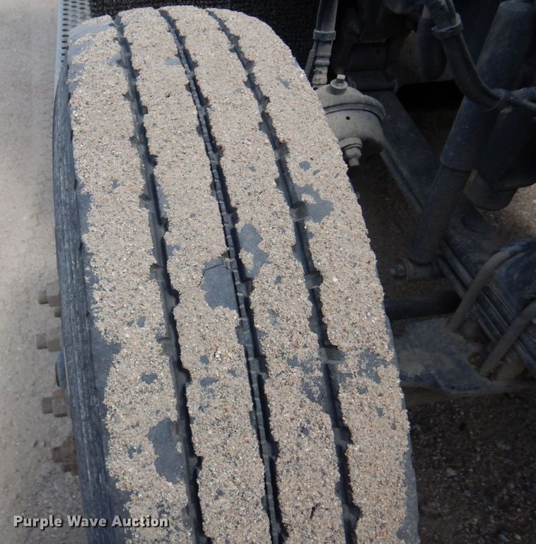 image for item MF9668 2016 Kenworth T800  semi truck