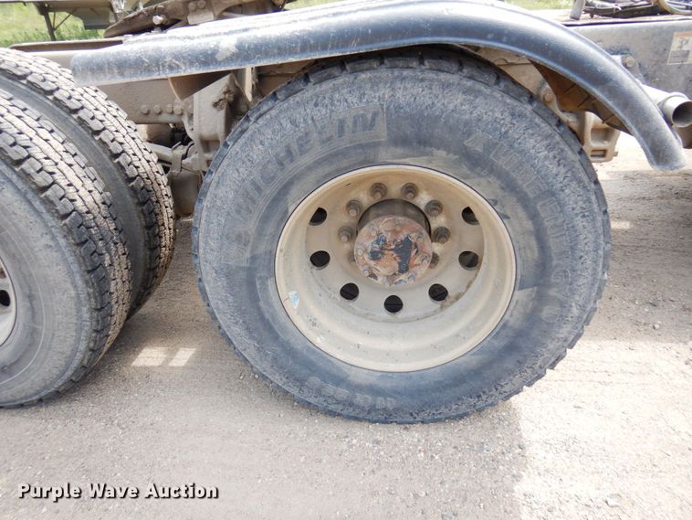 image for item MF9668 2016 Kenworth T800  semi truck