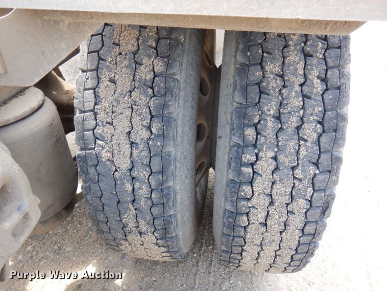 image for item MF9668 2016 Kenworth T800  semi truck