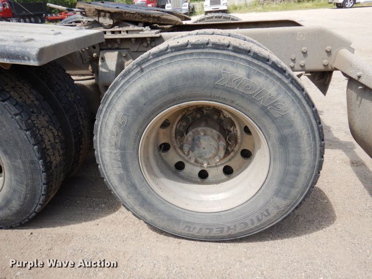 image for item MF9668 2016 Kenworth T800  semi truck