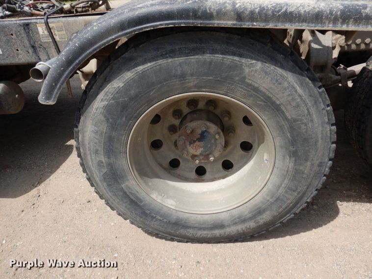 image for item MF9668 2016 Kenworth T800  semi truck