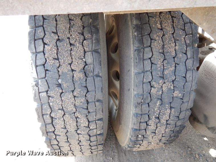 image for item MF9668 2016 Kenworth T800  semi truck