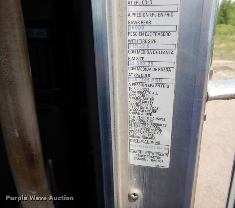 image for item MF9668 2016 Kenworth T800  semi truck