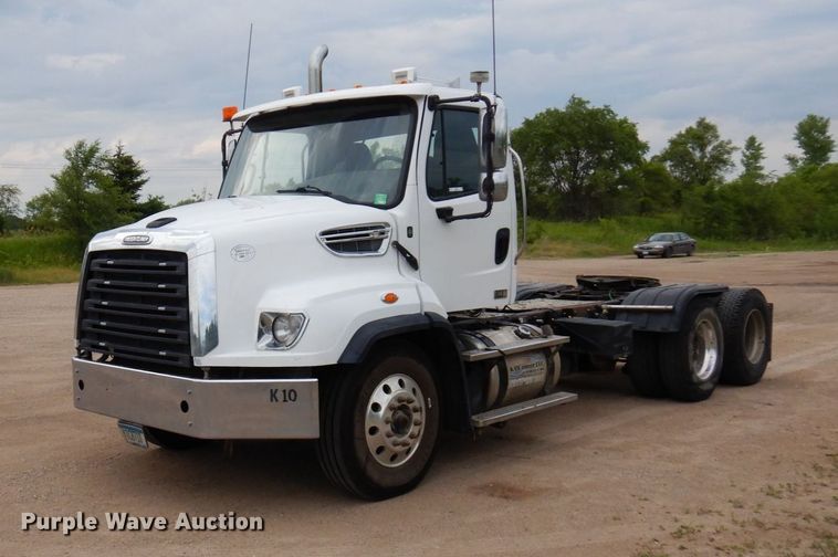 image for item MF9684 2016 Freightliner 114SD  semi truck