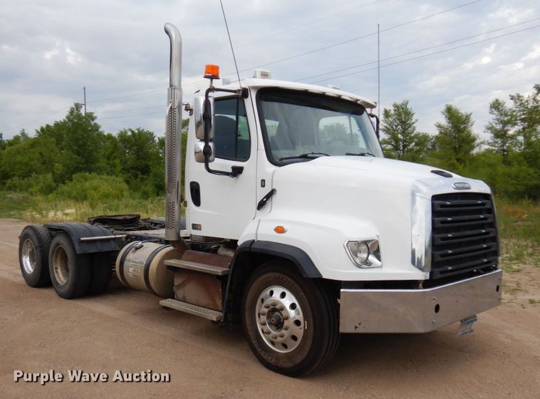 image for item MF9684 2016 Freightliner 114SD  semi truck