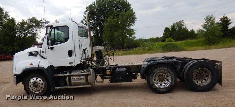 image for item MF9684 2016 Freightliner 114SD  semi truck