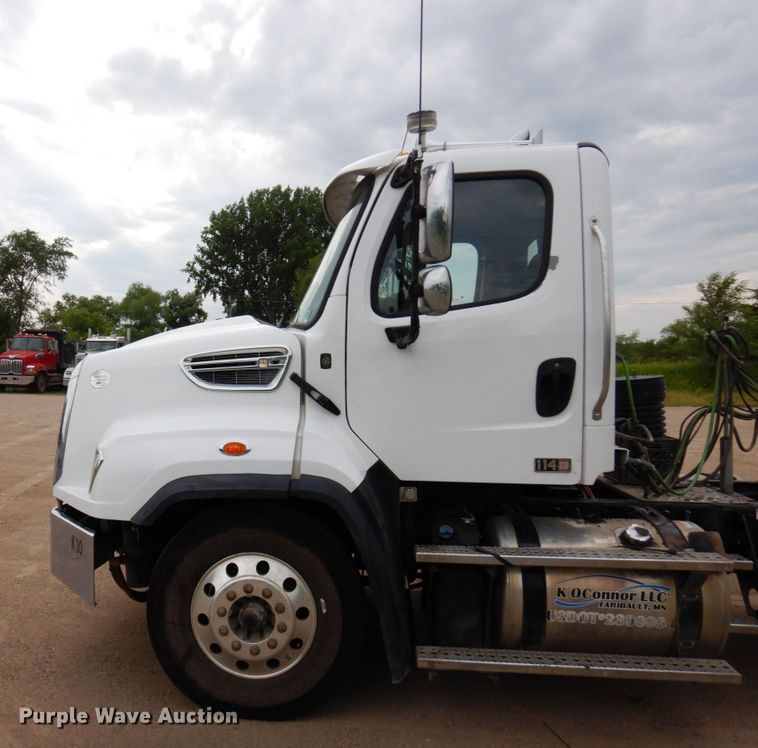 image for item MF9684 2016 Freightliner 114SD  semi truck