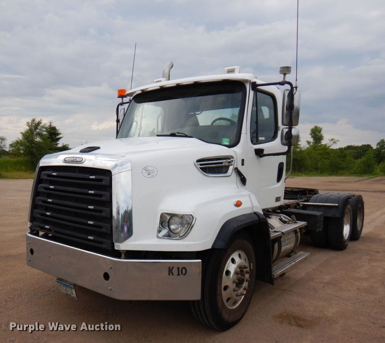 image for item MF9684 2016 Freightliner 114SD  semi truck