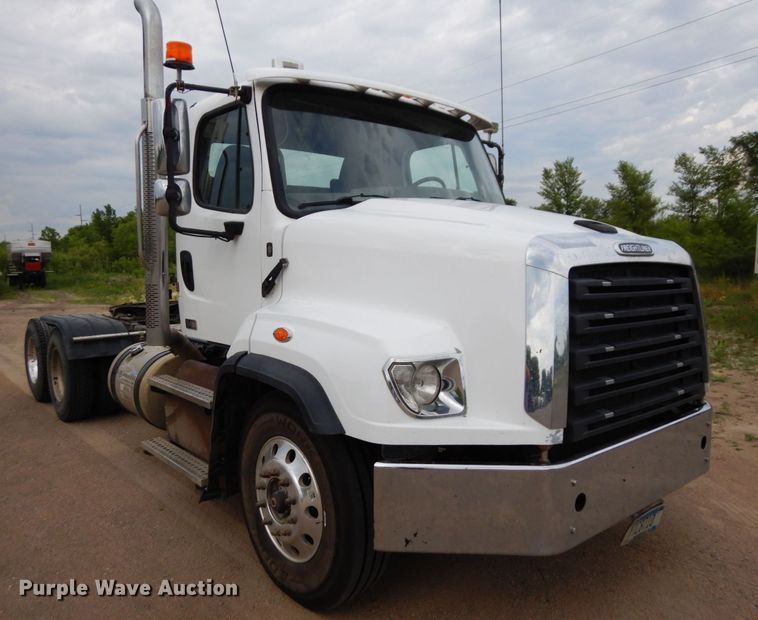 image for item MF9684 2016 Freightliner 114SD  semi truck