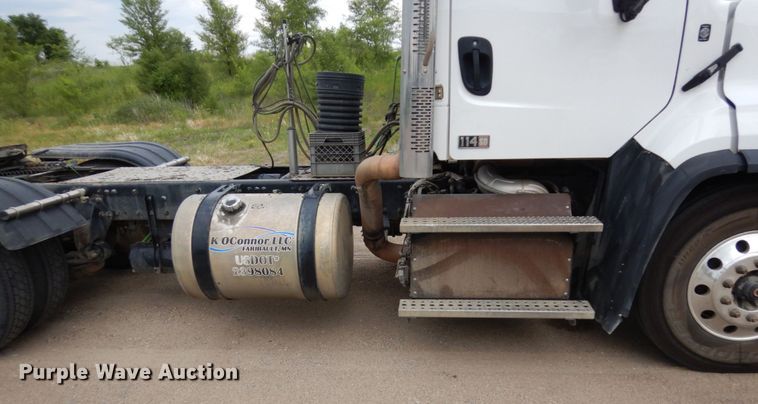 image for item MF9684 2016 Freightliner 114SD  semi truck