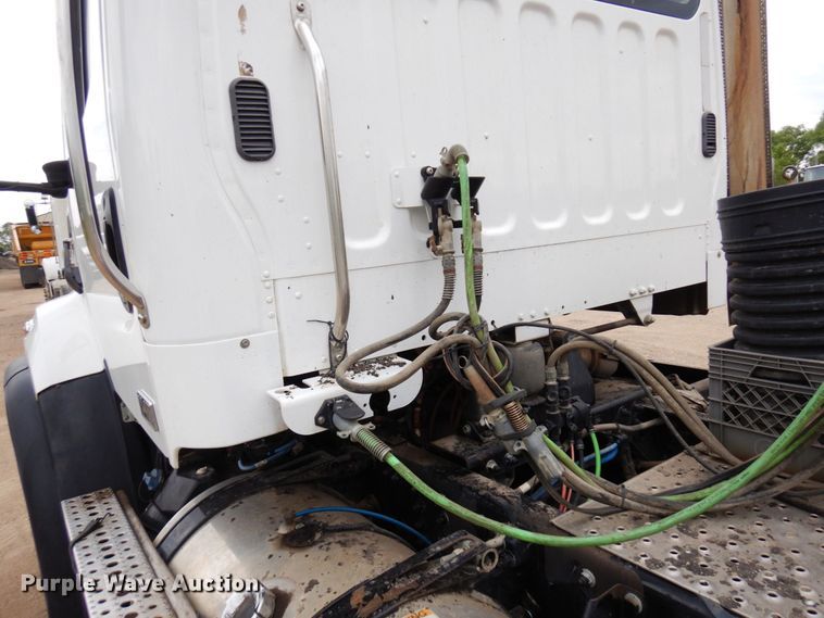 image for item MF9684 2016 Freightliner 114SD  semi truck