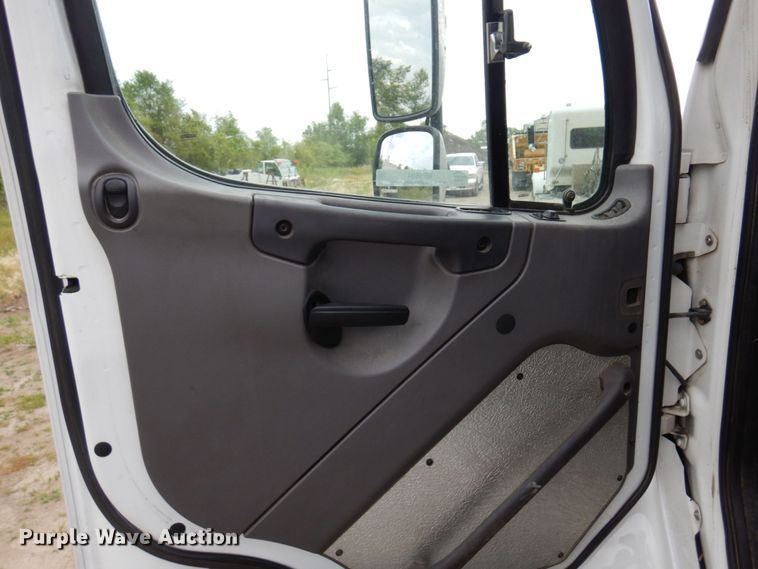 image for item MF9684 2016 Freightliner 114SD  semi truck