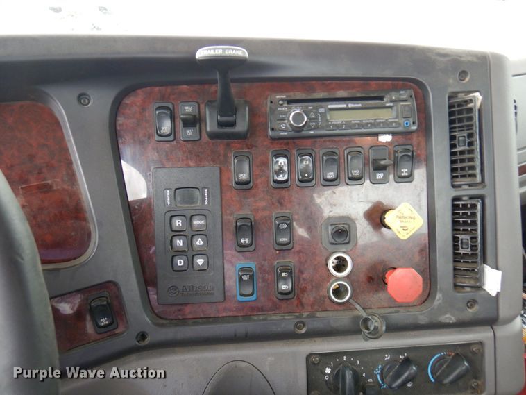 image for item MF9684 2016 Freightliner 114SD  semi truck