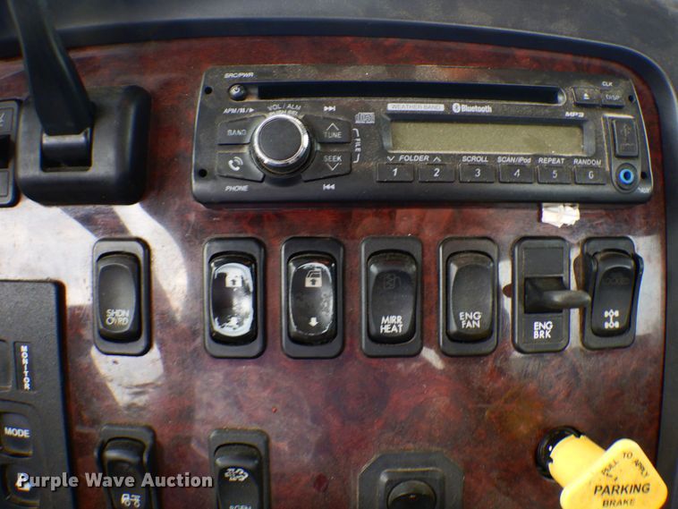 image for item MF9684 2016 Freightliner 114SD  semi truck