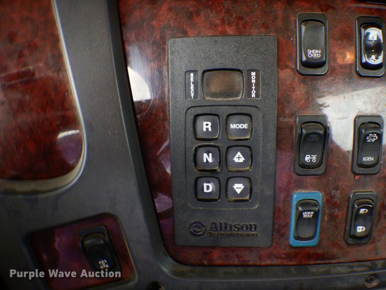 image for item MF9684 2016 Freightliner 114SD  semi truck