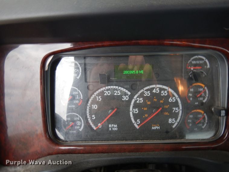 image for item MF9684 2016 Freightliner 114SD  semi truck